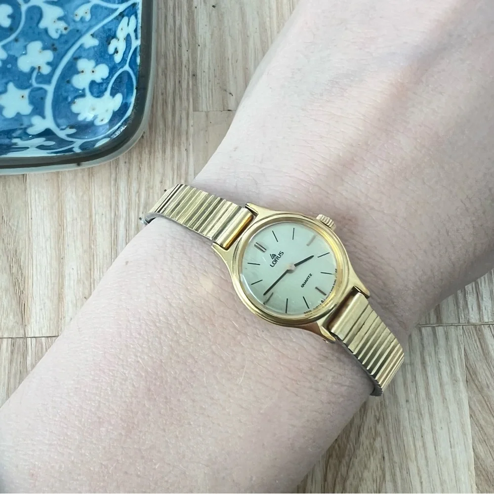 Vintage Lorus ladies gold tone dress Watch NEW BATTERY_2